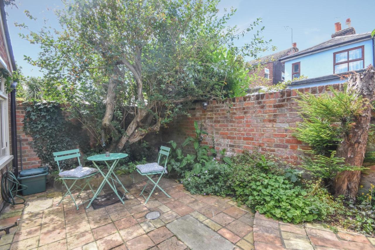 Unique Period One Bedroom House In Colchester Exteriör bild